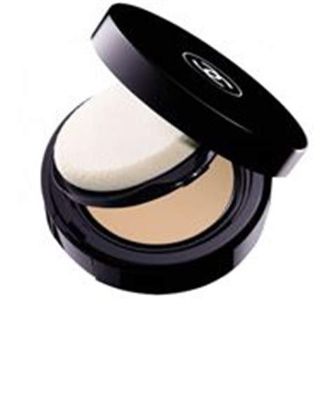 CHANEL Teint Innocence Cream to Powder Compact .